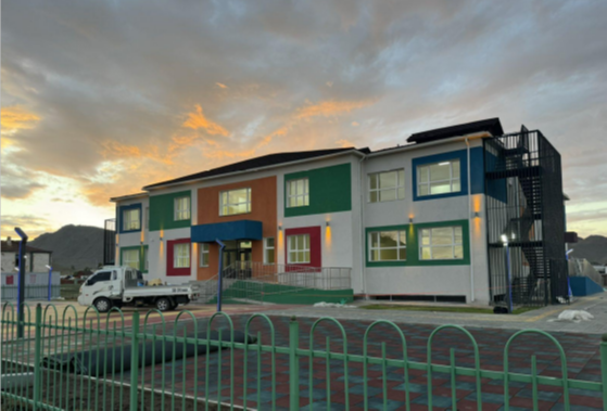 The new building of Tosontsengel sum kindergarten in Zavkhan province was handed over to the state commission.